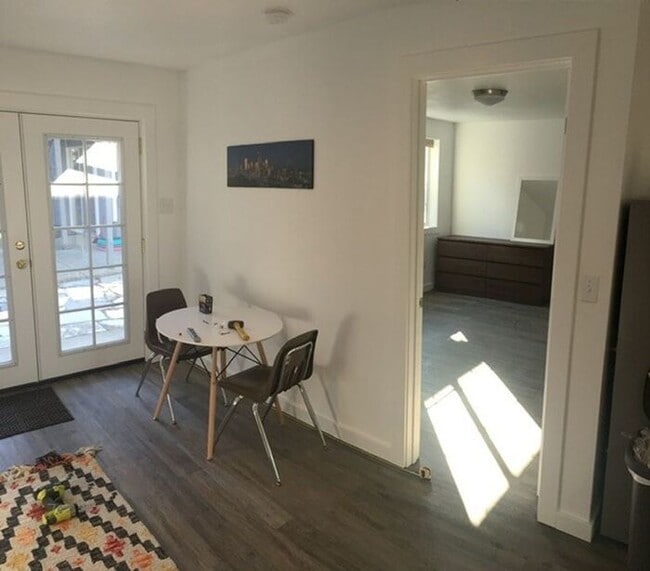 Building Photo - Perfect 1 Bedroom 1 Bath Cottage House!!!