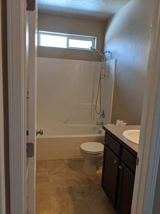 Building Photo - Beautiful 3 BR, 2 BTH in Rathdrum