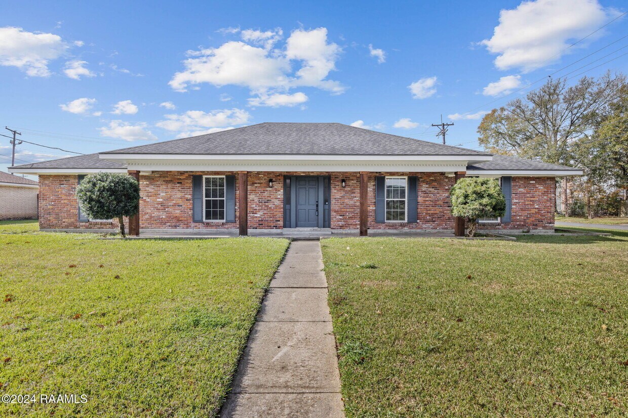 Foto principal - 300 Robert Lee Cir