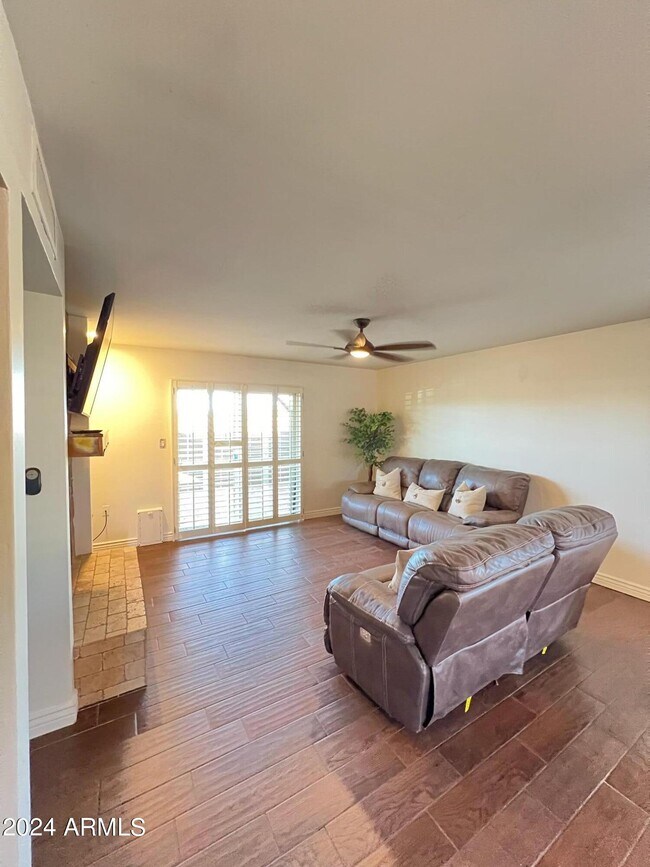 Building Photo - 17204 N 63rd Ave