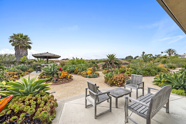 Building Photo - 3811 Vista Blanca
