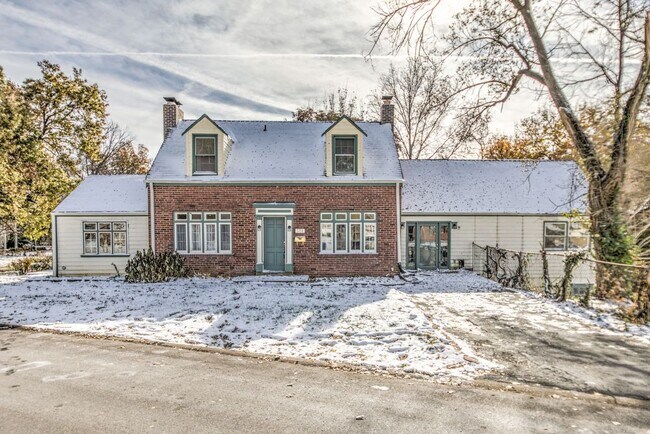 Building Photo - 510 Larkin Avenue