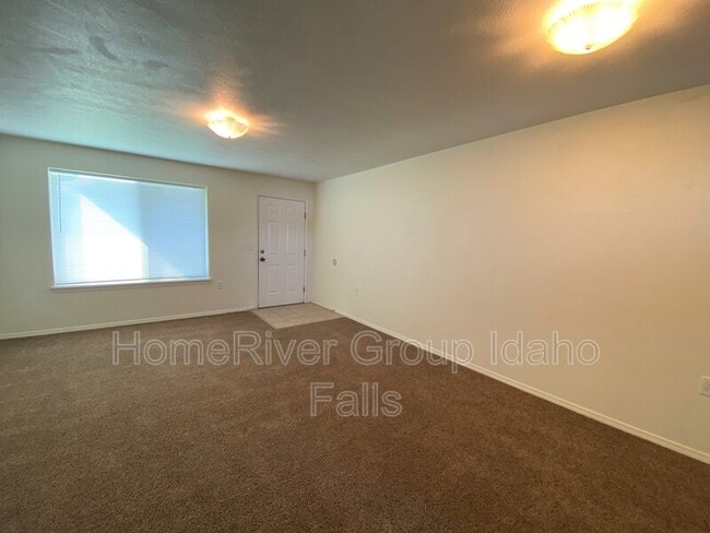 Building Photo - 3184 Chasewood Dr