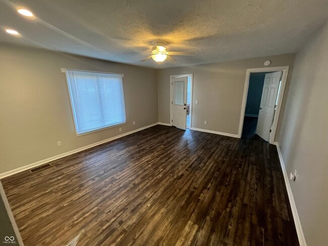 Building Photo - 501 E Main St