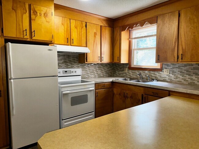Building Photo - 1211A Furches Ave
