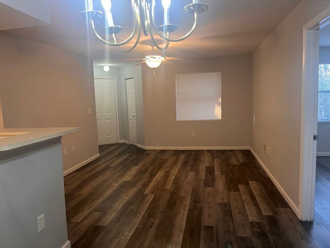 Foto del edificio - 2 BED / 2 BATH CONDO (ACROSS FROM CELEBRAT...