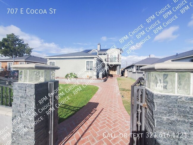 Building Photo - Spectacular 3bd+bonus/3ba 2050 sqft with c...