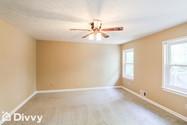 Building Photo - 3305 Kelly Glen Ct SE