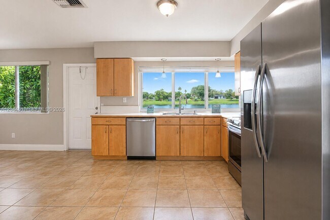 Building Photo - 15445 SW 99th Ave