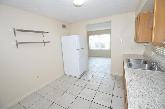 Foto del edificio - 5940 Hilltop Ln E
