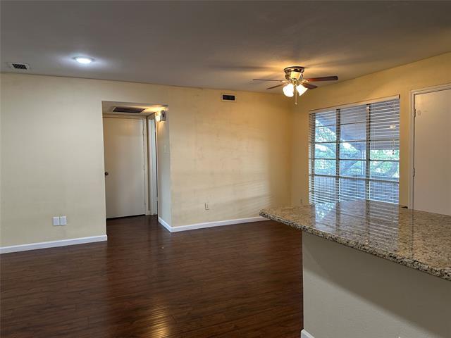 Foto del edificio - 10580 High Hollows Dr