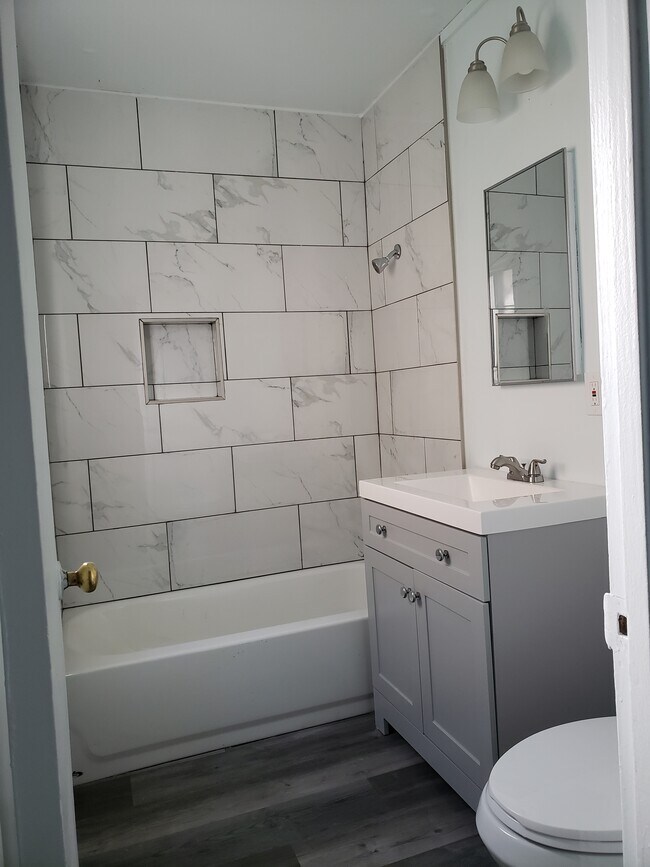 Foto del edificio - 7627 Comstock Ave