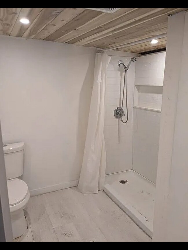 Foto del edificio - 605 NE 27th St