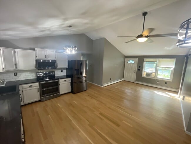 Building Photo - For Rent – 4 Bed, 2 Bath Home w/ Garage & ...