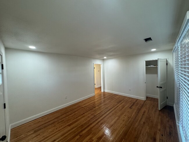 Foto del edificio - 2320 S Louisiana St