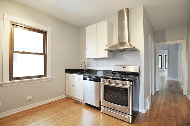 Building Photo - 5714 W Dakin St