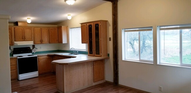 Building Photo - Charming Renovated 2-Bedroom, 2-Bath Home ...