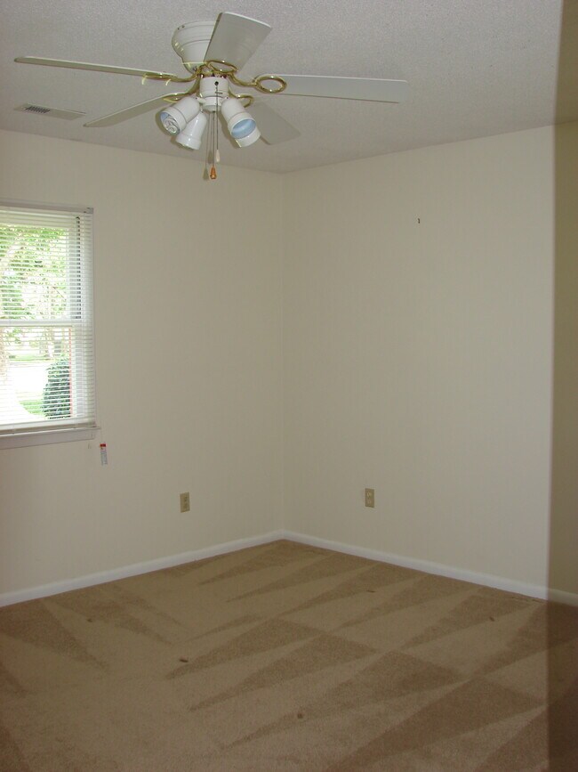 Dormitorio 1 - 1847 Gibson Ave