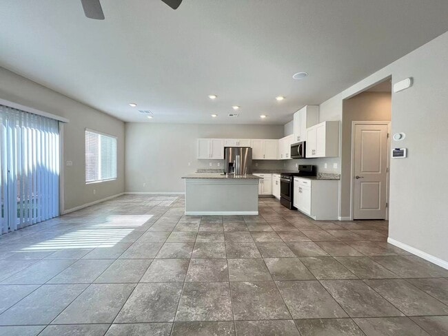 Building Photo - Gorgeous 2 story 2 car garage with 4 Beds