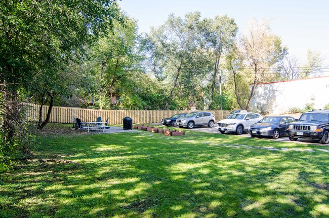 Foto del edificio - 1328 Idaho Ave S