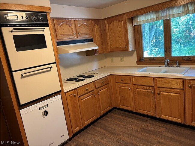 Building Photo - 4384 Parkdale Ave NW