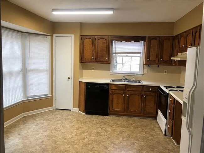 Foto del edificio - Room in House on Hillboro Cir SW