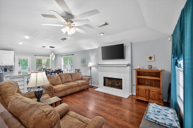 Foto del edificio - 1017 Pin Oak Dr