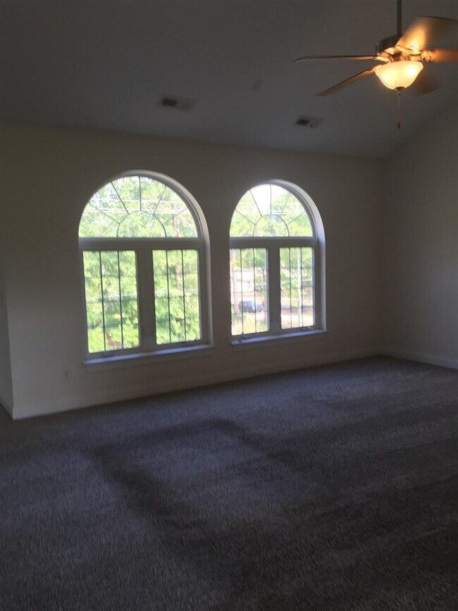 Building Photo - 168 Villa Grande St