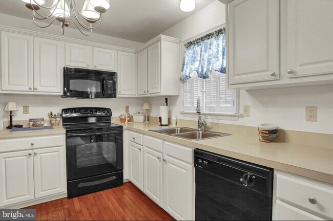 Building Photo - 2912 Harbor Dr