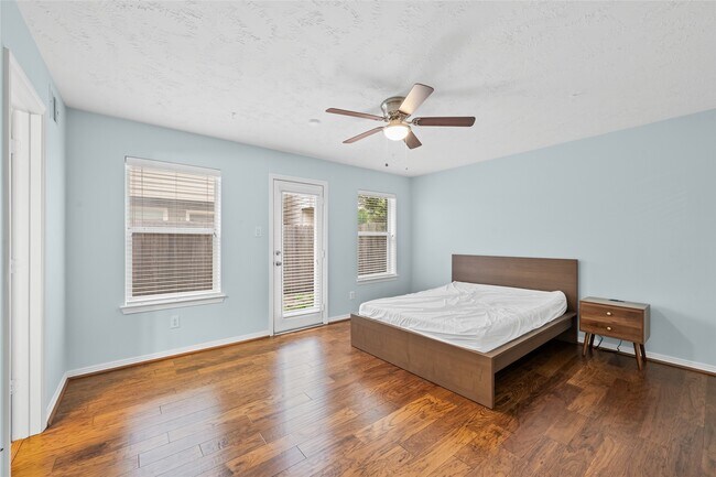 Foto del edificio - 3410 Skyline Village Dr