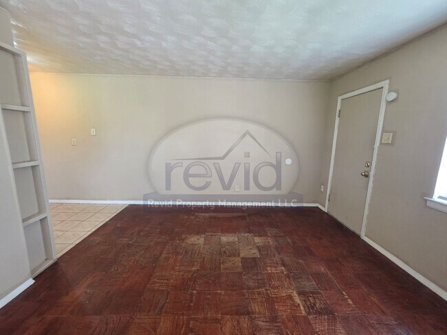 Building Photo - 2440 Charjean Cove