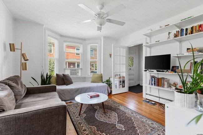 Building Photo - 17 Holworthy Pl