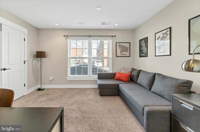 Building Photo - 3613 Fleet St