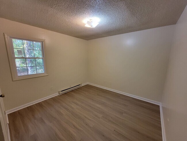 Foto del edificio - 135 Aunt Mary Ave