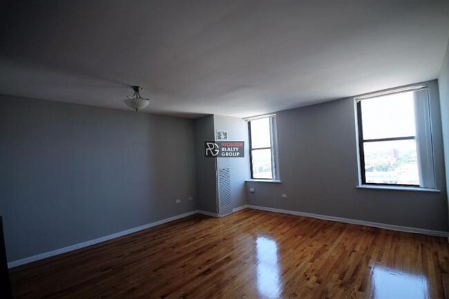Building Photo - 1 bedroom in CHICAGO IL 60640