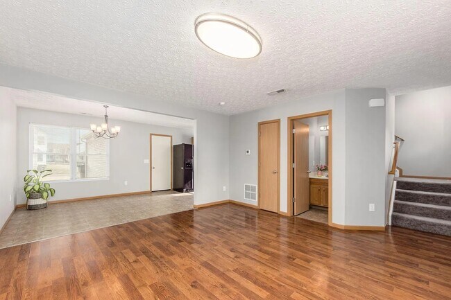 Foto del edificio - 6168 Broad Stripes Ave