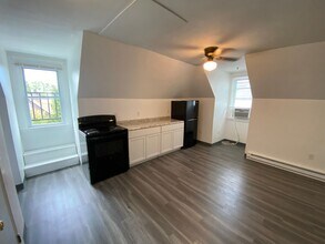 Building Photo - 130 S Bryant Ave