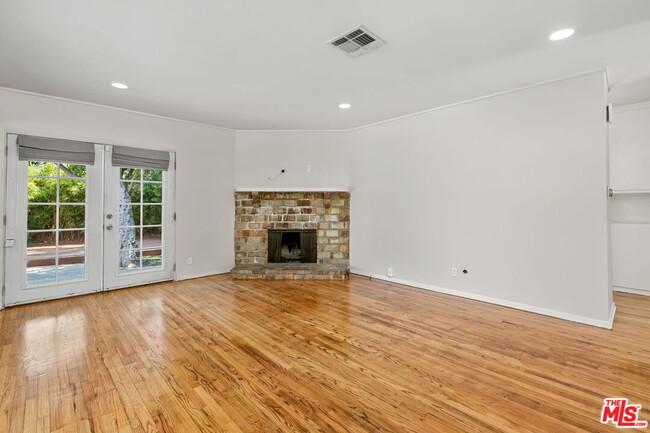 Foto del edificio - 15328 Vose St