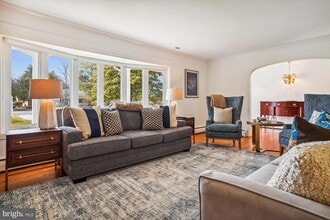 Building Photo - 532 Trippe Ave