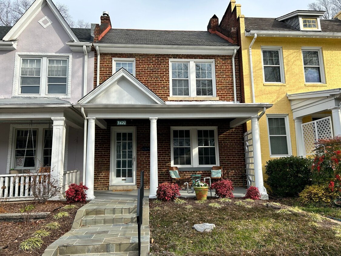 Primary Photo - Rare Find 3 Bedroom 1.5 Bath Home in Caryt...