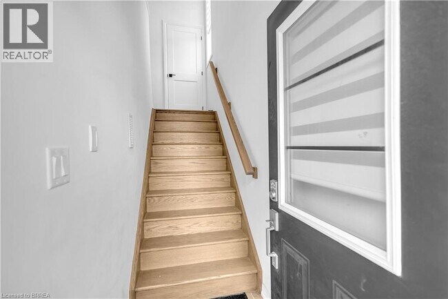 Photo du bâtiment - 461 Blackburn Dr