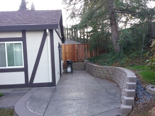 Foto del edificio - 1002 Topaz Ct