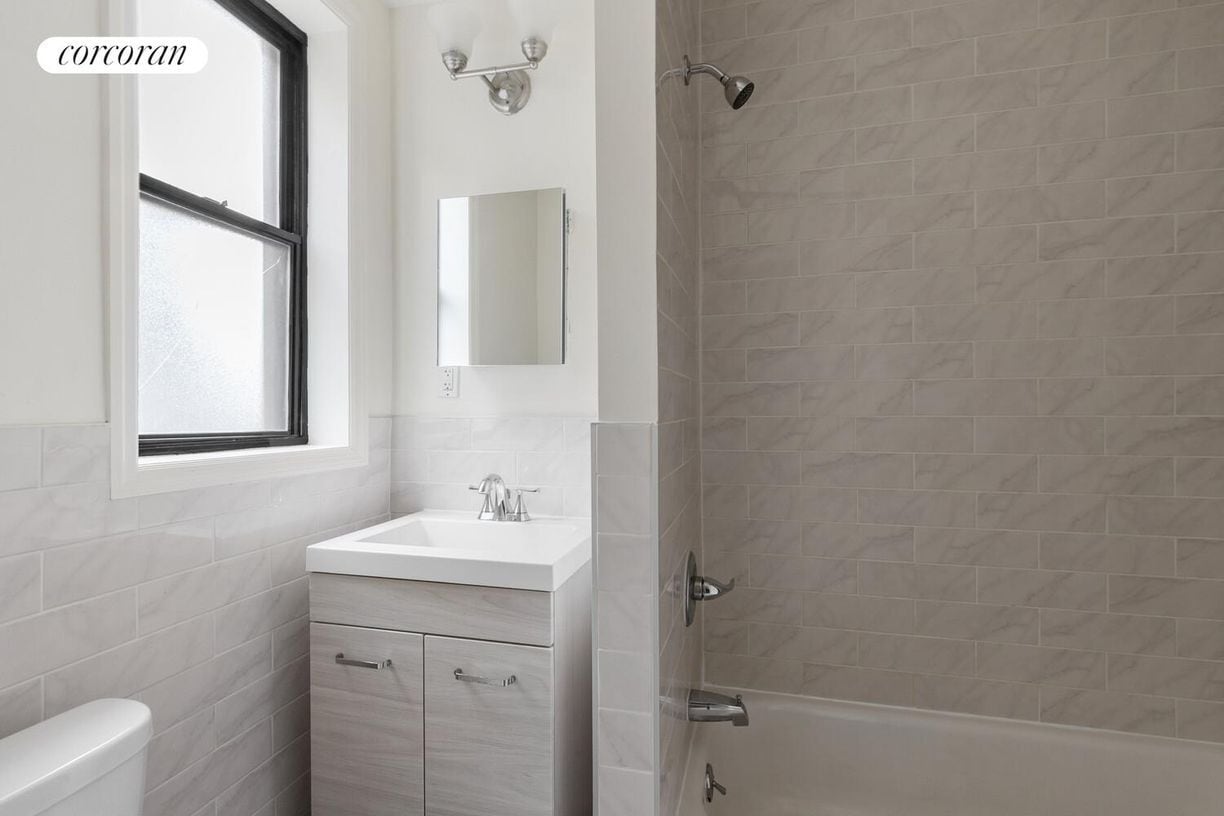 Building Photo - 49 Willow St