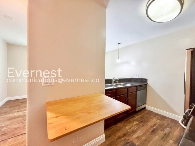 Foto del edificio - 1 Bed/1 Bath Condo with Modern Amenities / Pet-Friendly / Vouchers Accepted / Available Now!