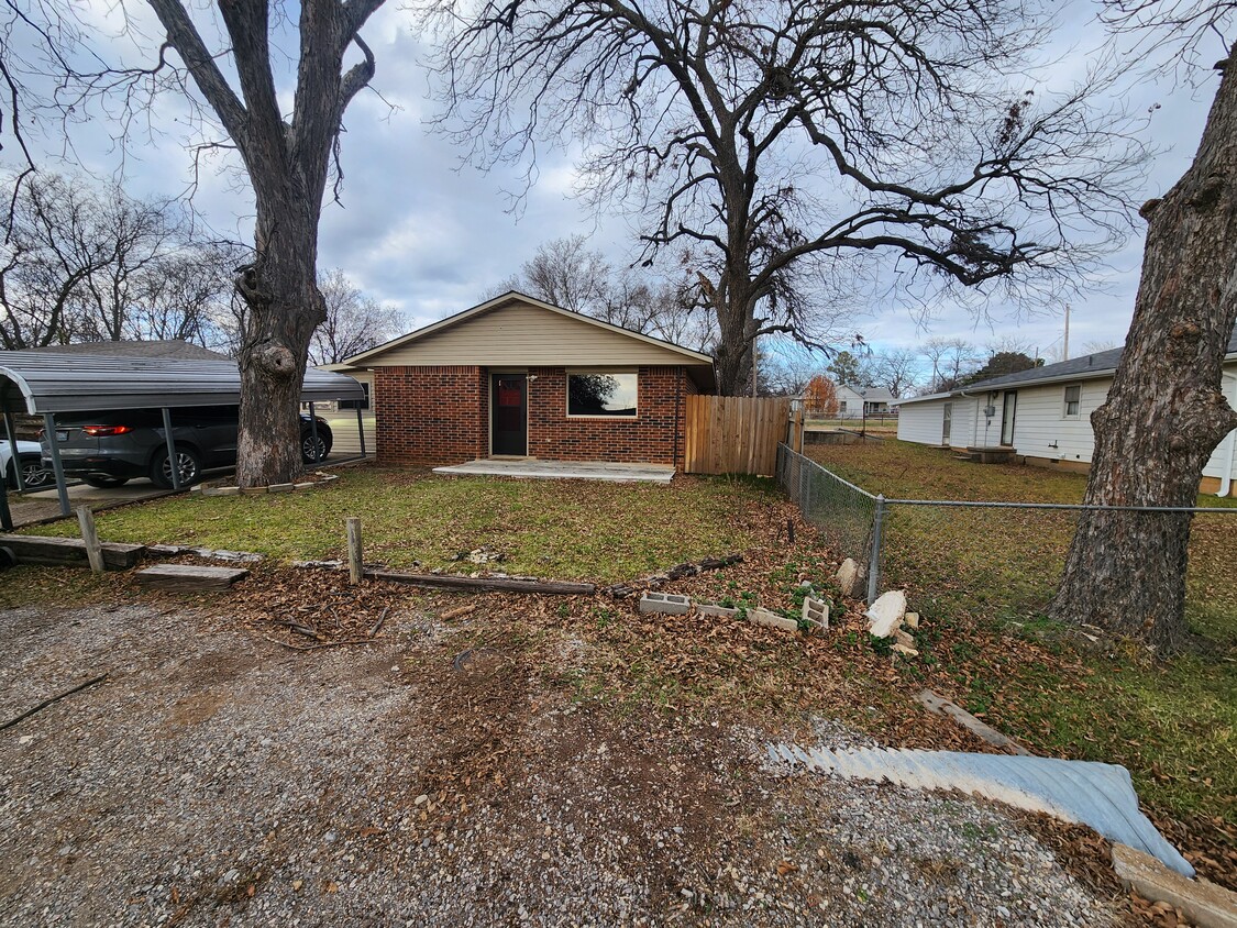 Foto principal - 1304 W McAlester Ave