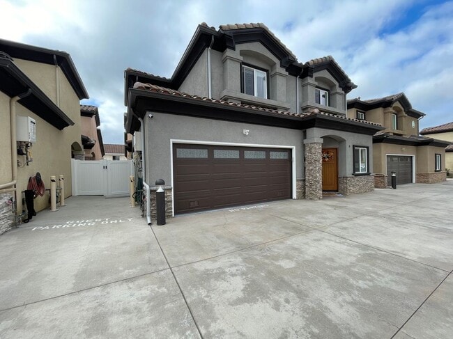 Building Photo - 6518 Walker Ave