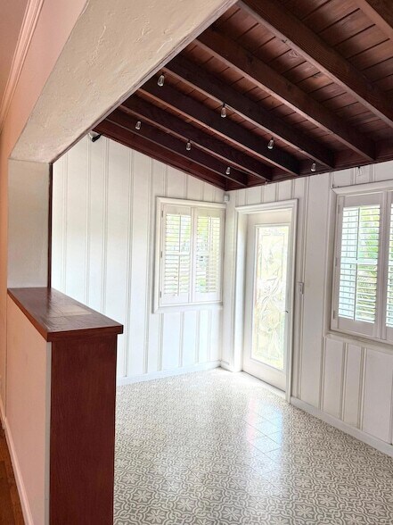 Photo - 1527 Mayo St House