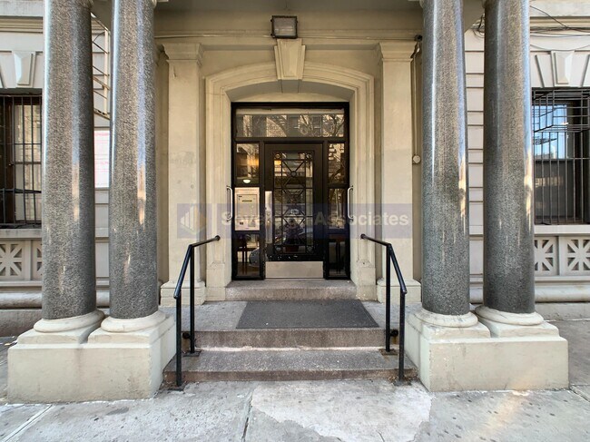 Foto del edificio - 12 Pinehurst Ave