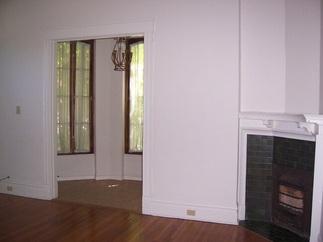 Building Photo - 510 S Highland Ave