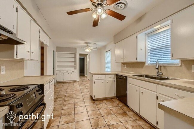 Foto del edificio - 3 br, 2.5 bath House - 908 Hilton Place UNIT